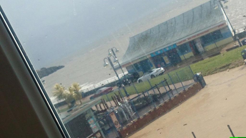 JonPeters89's tweet photo. Is this you? Spotted?  #topgear @JeremyClarkson @RichardHammond @MrJamesMay #barryisland http://t.co/TYQ9TsjmhC