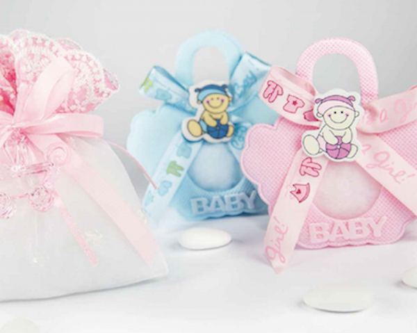 Rosa, celeste e bianco i tre colori principe per festeggiare il primo e
importante evento della vita dei bambini.