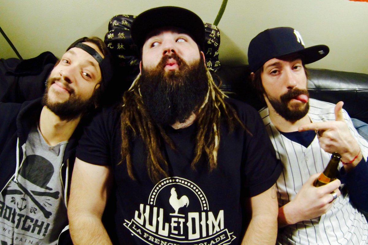 goldenmoustache's tweet image. Cette semaine @juletdim sont allés à la rencontre du 1000eme fan de leur page Facebook. 

bit.ly/1LwJfmI