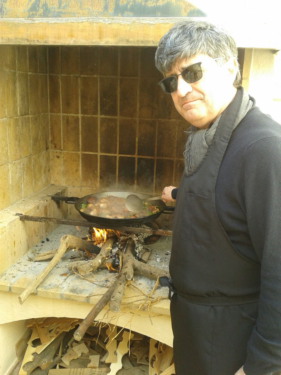 Arroz de Valencia DO (@arrozdovalencia) on Twitter photo Diego Rodríguez, propietario del <a href="/elbohioillescas/">Restaurante El Bohío</a> cocinando una paella con la D.O. Arroz de Valencia :-))))) Diego Rodríguez, propietario del <a href="/elbohioillescas/">Restaurante El Bohío</a> cocinando una paella con la D.O. Arroz de Valencia :-)))))