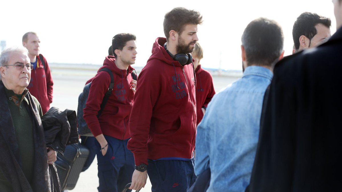 FCBarcelona_es's tweet photo. El FC Barcelona vuela hacia Manchester http://t.co/STmtatTkSX  #FCBlive #MCFCB http://t.co/Iz8YNrmtQh