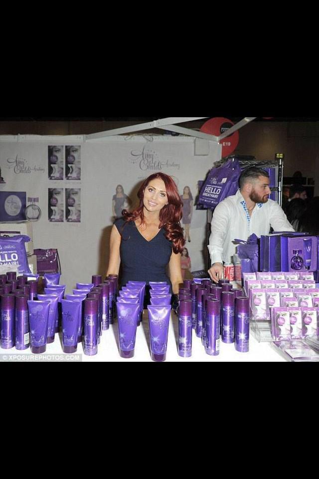 AmyCCollection's tweet image. Our own @MissAmyChilds at #probeautylondon wearing HAILEY Navy! Perfect #workwear dress amychildsofficial.co.uk