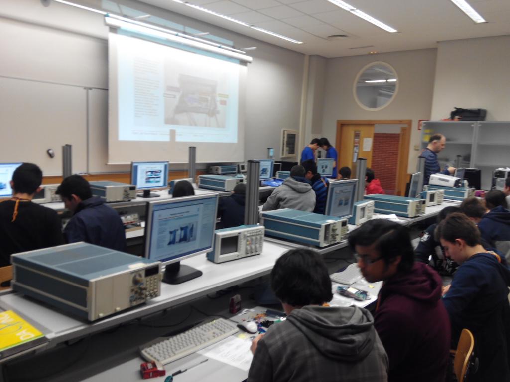 alcabot's tweet photo. Pronto comenzarán a tomar contacto con la electrónica y la programación. #TuBot #alcabot http://t.co/K2mtBsvb5Y
