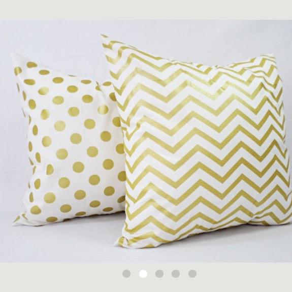 Kc_blingz's tweet image. Can any lovely business on here help me out, or does Anyone know where I can buy or make pillows likes these please?