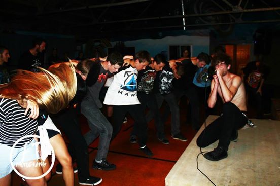 FalloftheSun's tweet image. Great couple of gigs over the weekend, wicked bands, crowds and sounds, and thanks to Brittney for the amazing photos