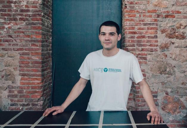 Hoy en Chefs <a href="/DamianSeijas/">Damián Seijas</a>, uno de los mejores artistas del café!
plateselector.com/damian-seijas/