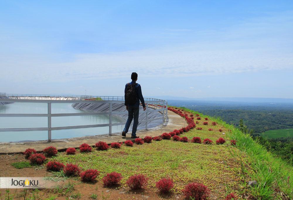 JogjaToday's tweet photo. Waduk Mini Embung Kleco
Lokasi : Daerah Ngesong, Giripurwo, Girimulyo, Kulon Progo. http://t.co/ggZiZ1FVRL