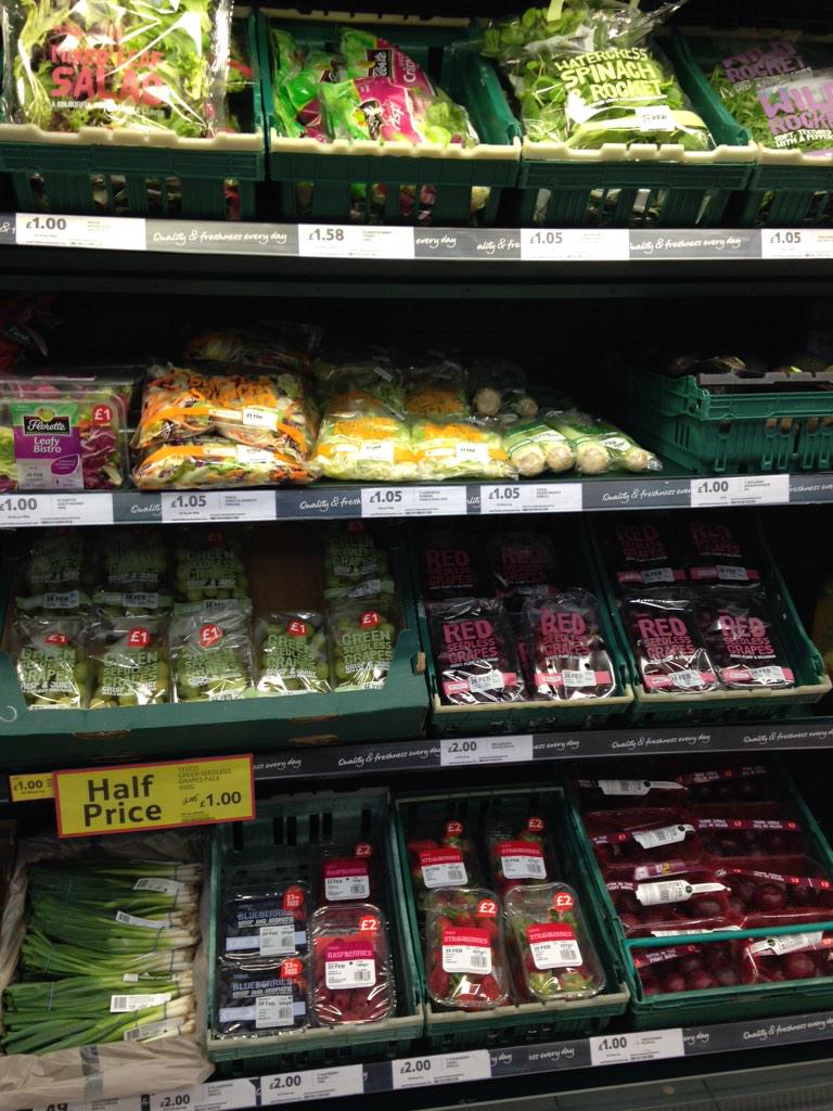 Rogerstone5990's tweet photo. Brilliantly filled fresh produce after a 7am delivery !!! @tucker_brendan @djcogan50 http://t.co/C59zWPVOJ8