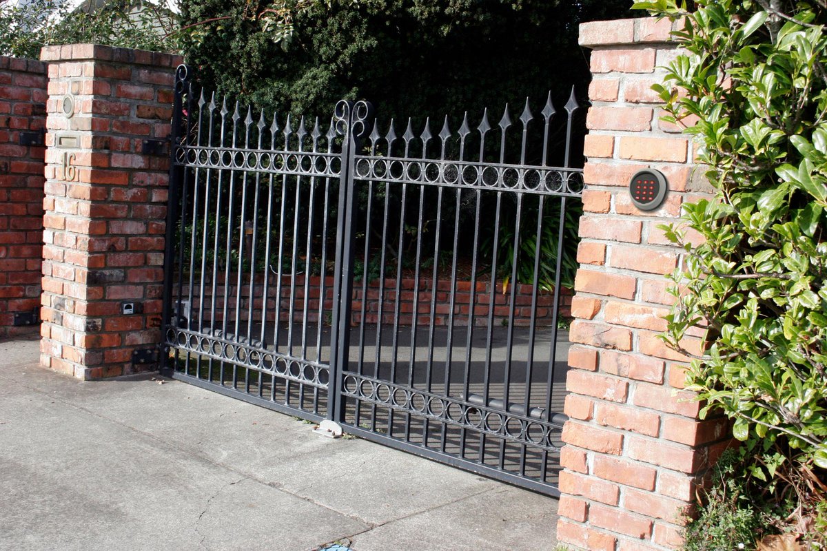 CopyFob's tweet image. CopyFob entry keypad is compatible with any CopyFob receiver. Simply type the brand code into the numerical keypad.