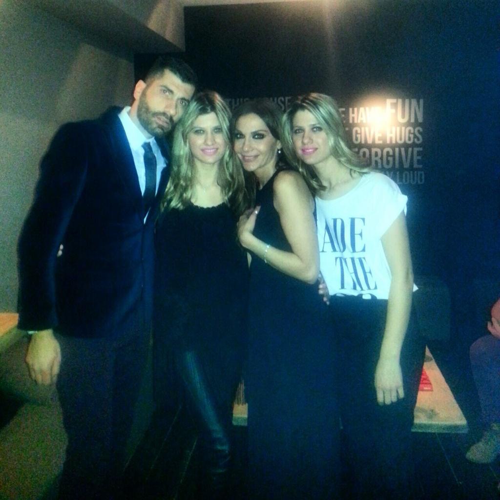 ThodorisMangous's tweet photo. Η @Desp1naVandi Η Εφη η Δημητρα &amp; εγω!!! http://t.co/sKiB0hD9IT