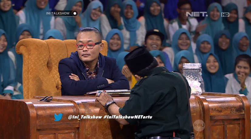 ytheresiar's tweet photo. "@netmediatama: Kang @newsuleprikitiw kesel nih sama Pak RT. Kenapaaa jagung ini dibakaar? #IniTalkshowNETortu http://t.co/RV5elXwWWT" :))