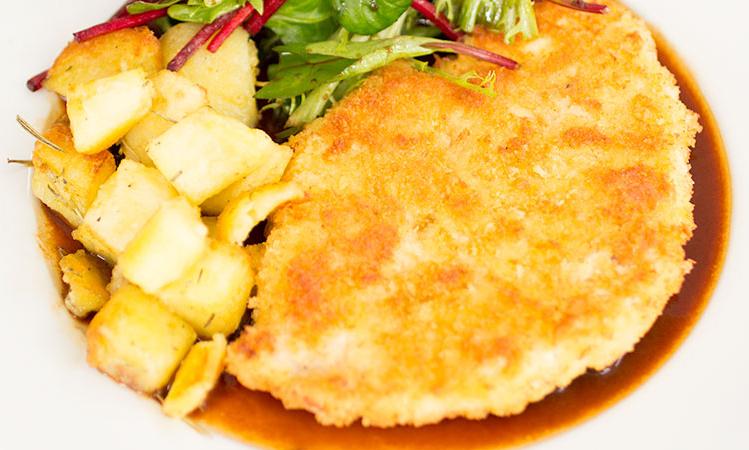 deliathomeuk's tweet image. Easy to prepare pollo alla milanese with sautéed potatoes and Italian salad.
#lovefood #delimenu