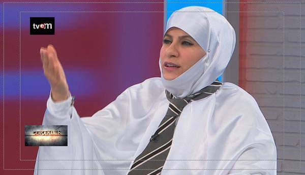 Bir de Türkiye'de surrealist modaci yok diyorlar. Nasil bir zevk. Resmen modadan sogudum!!!