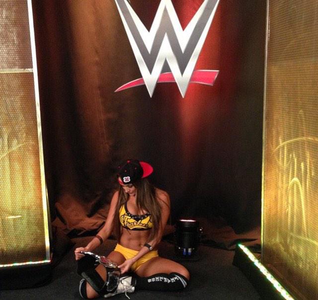 BellaTwinFansBW tweet picture