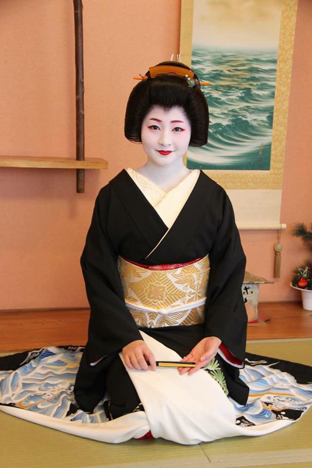 野宮 千代 野宮塾代表 おもてなしコミュニケーション研究家 No Twitter 今日は 祇園 つる居さんの紗月ちゃんの芸妓 お店出しどした 舞妓ちゃんの頃は可愛らしゅうて 芸妓さんにならはりましたら なんや 急に大人の女にならはりました 綺麗どす お写真は 祇園