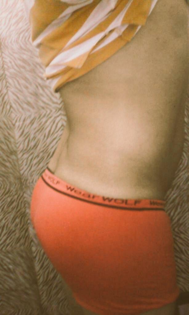 chicoho06077323's tweet photo. quien. me ayuda a ducharme http://t.co/2t35rcil06