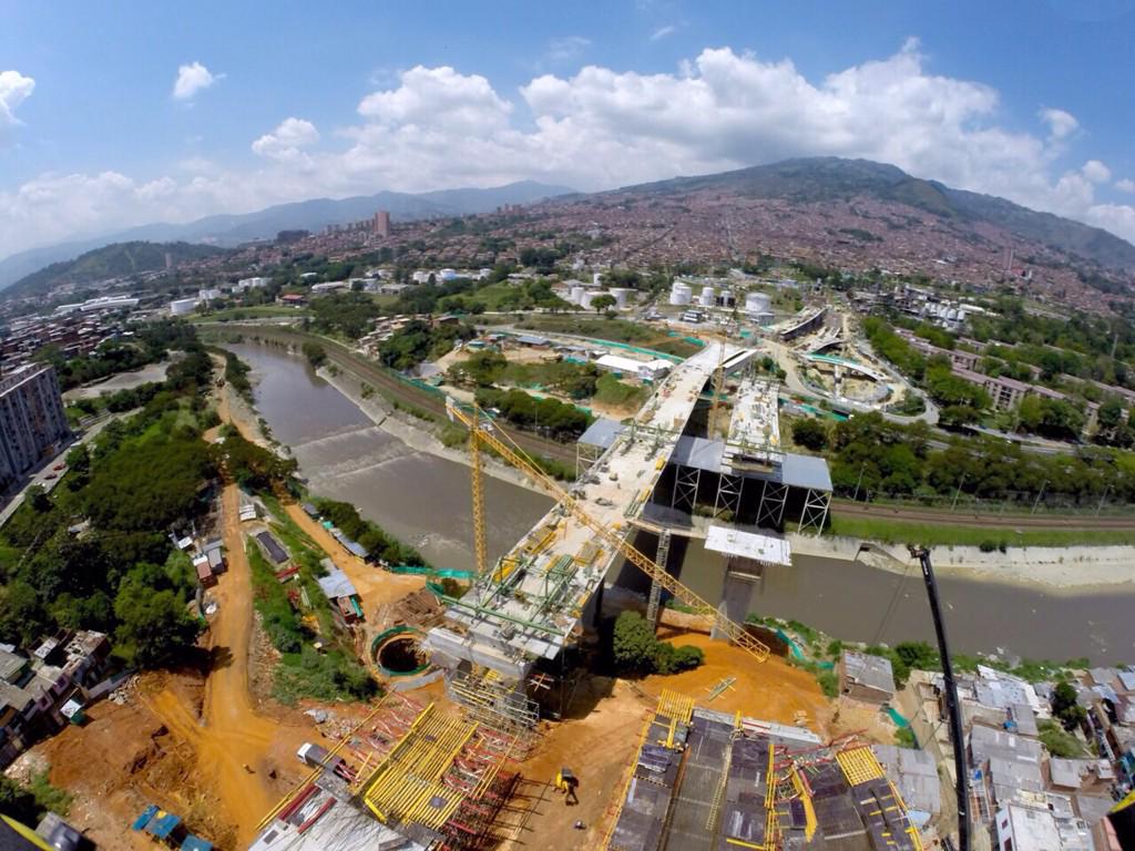 anibalgaviria's tweet image. Castilla y Aranjuez, unidos por el Puente Santa Madre Laura. Así avanza nuestra nueva Medellín, una #CiudadSostenible