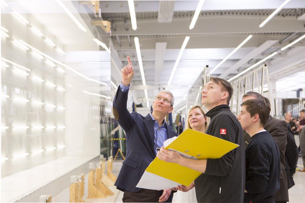 Here’s the last of 2400 giant panels for Apple Campus 2. Thanks to the innovative glass makers at seele in Augsburg!
