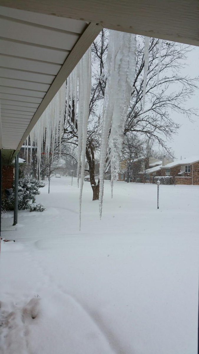 stretch_schreck's tweet photo. @TxStormChasers still snowing here in Amarillo TX http://t.co/Cq0sar1bfN