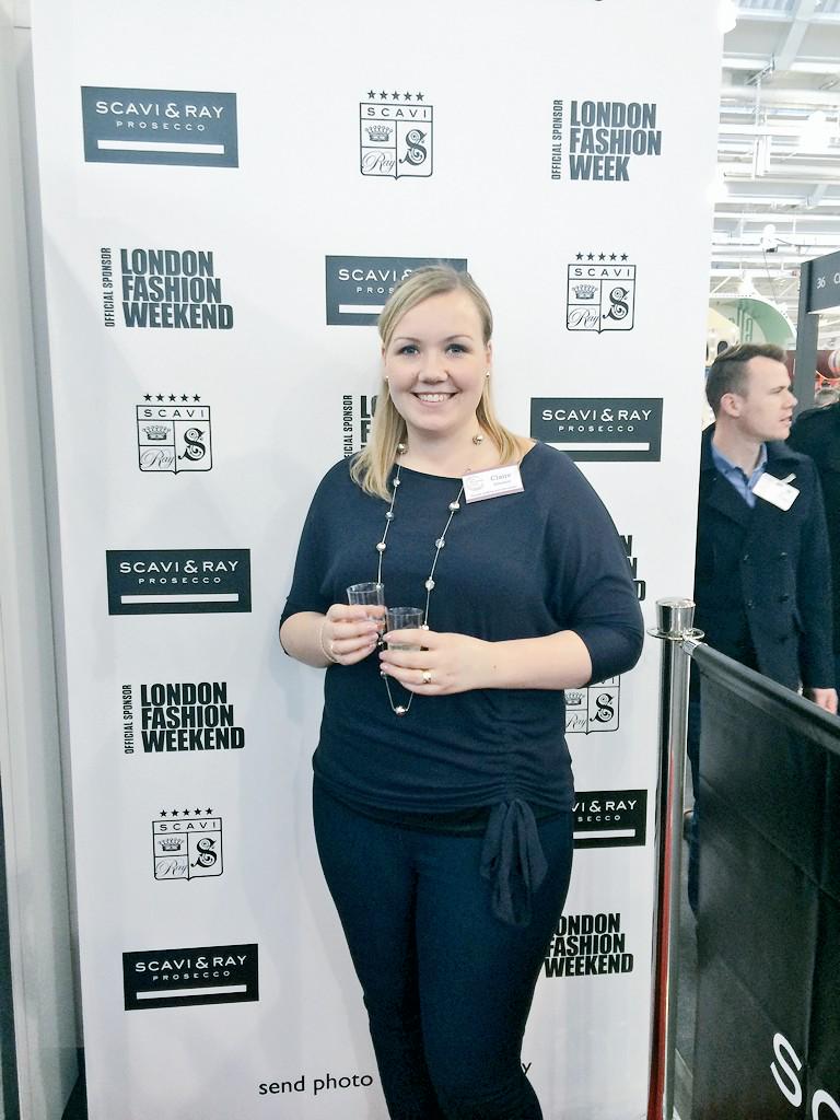 Pub_Mktg_Circle's tweet photo. Our girls getting their "fizz" on at @PubShowUK with @scaviandray_uk #Pub15 http://t.co/Hc7ewmpxI2