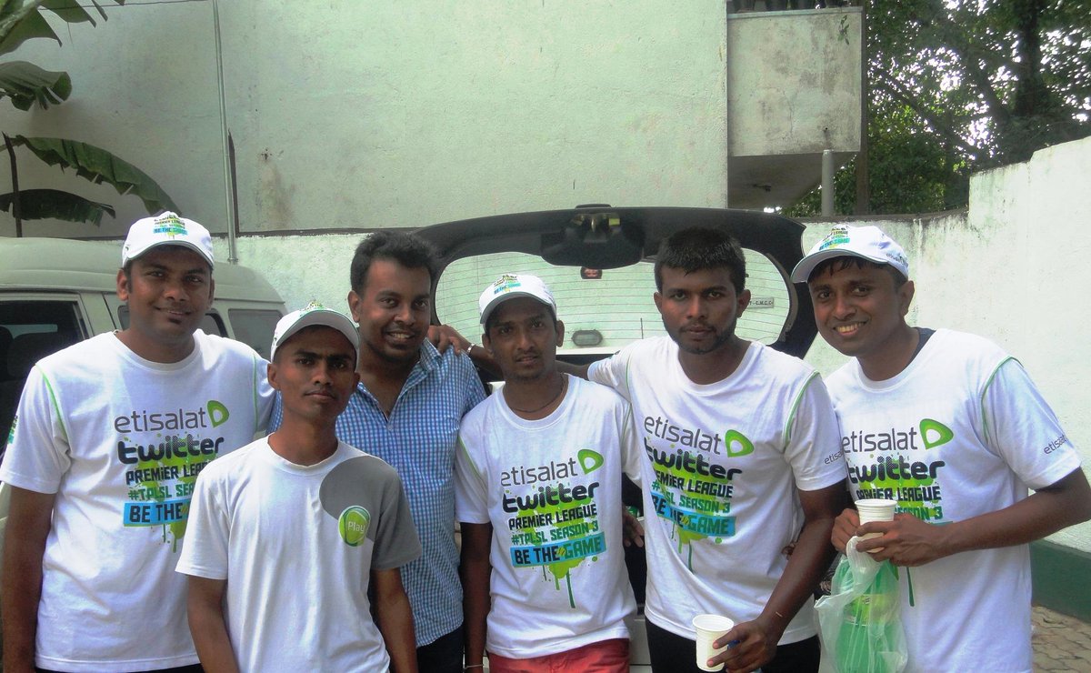 SriLankaTweet's tweet photo. Had a Great Time with these Tweeps yesterday at @EtisalatSL #TPLSL  !!! Cheerz @EhindasXi Team #LKA #SriLanka http://t.co/n95eo3gzko