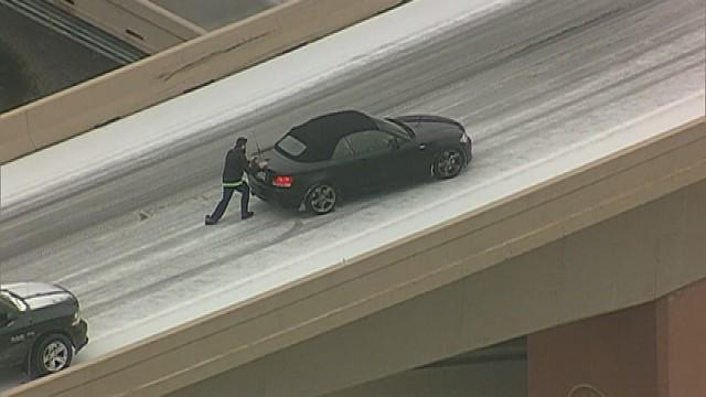 ChiakaOgbogu's tweet photo. “@Simi_Socks: “@FOX4: Drivers having trouble making it up the ramp on the #HighFive in Dallas http://t.co/grKWxbshIB” #TexasTires” 😳😳