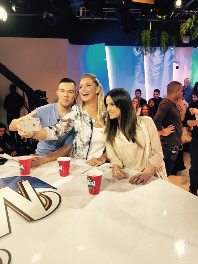 Mdelormeau's tweet photo. On met deja #LeMag en TT !!!! Bises http://t.co/JrWMfKrAS8