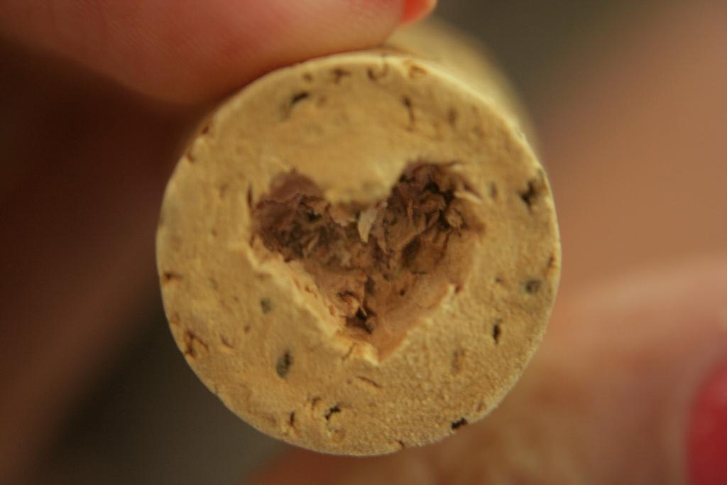 VineAlliance's tweet photo. RT if you LOVE #wine like we do! http://t.co/cgKrlNR7QX