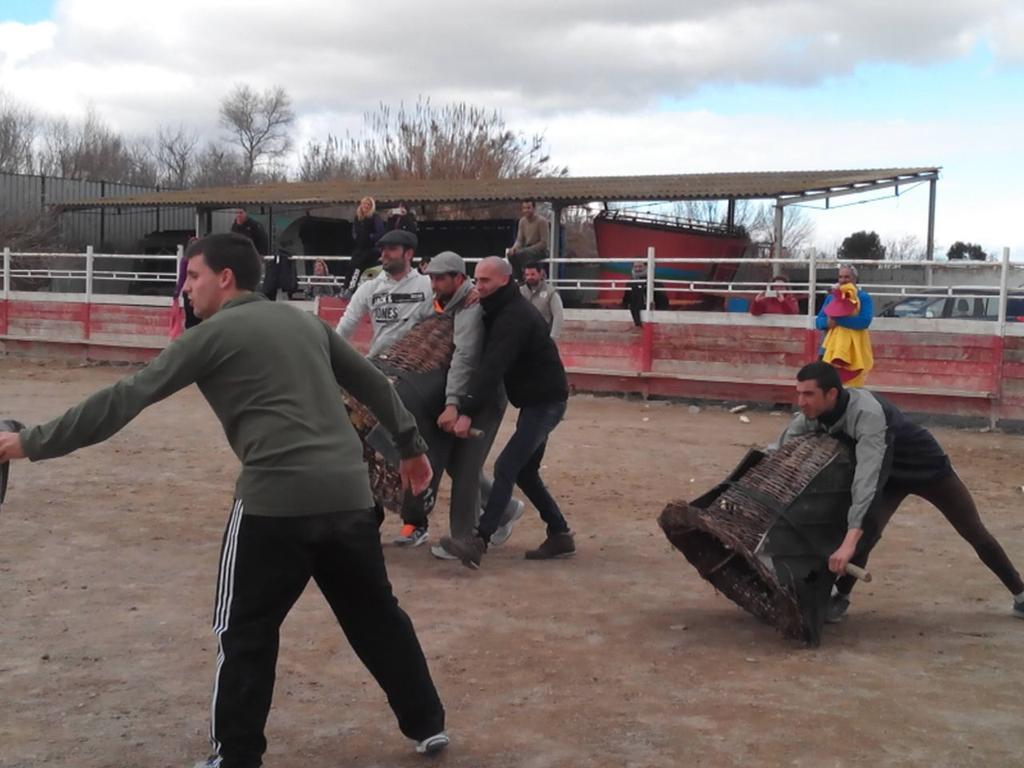Sergioymarti's tweet photo. Gran tarde con toreras y todo jajaja @fity93  @Treme1992 @CCantullera  @morris4274 http://t.co/y1cjHQj6rk