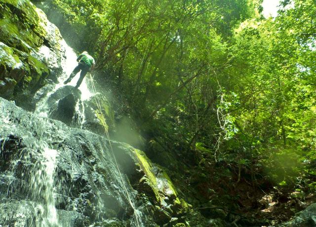 Via <a href="/AzueroenImagen/">AzueroenImagen</a>: Rappelling en Guazan, Las Minas #Herrera #Turismo #travel #Azuero #Panama "