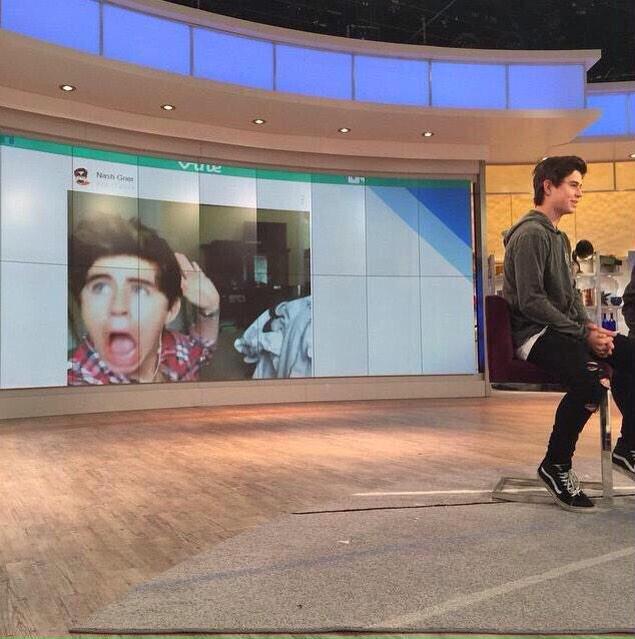 lorrcomenta's tweet image. "Palavras não podem falar o quanto eu estou orgulhosa por ele #askmagcult http://t.co/RwDnoOsiRU" ta doendo muito