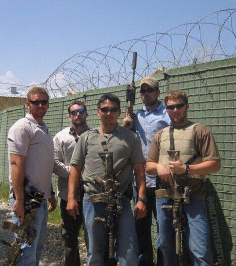 LifeAsSoldiers's tweet photo. RT if you know who these men are! http://t.co/cu35eiNzar