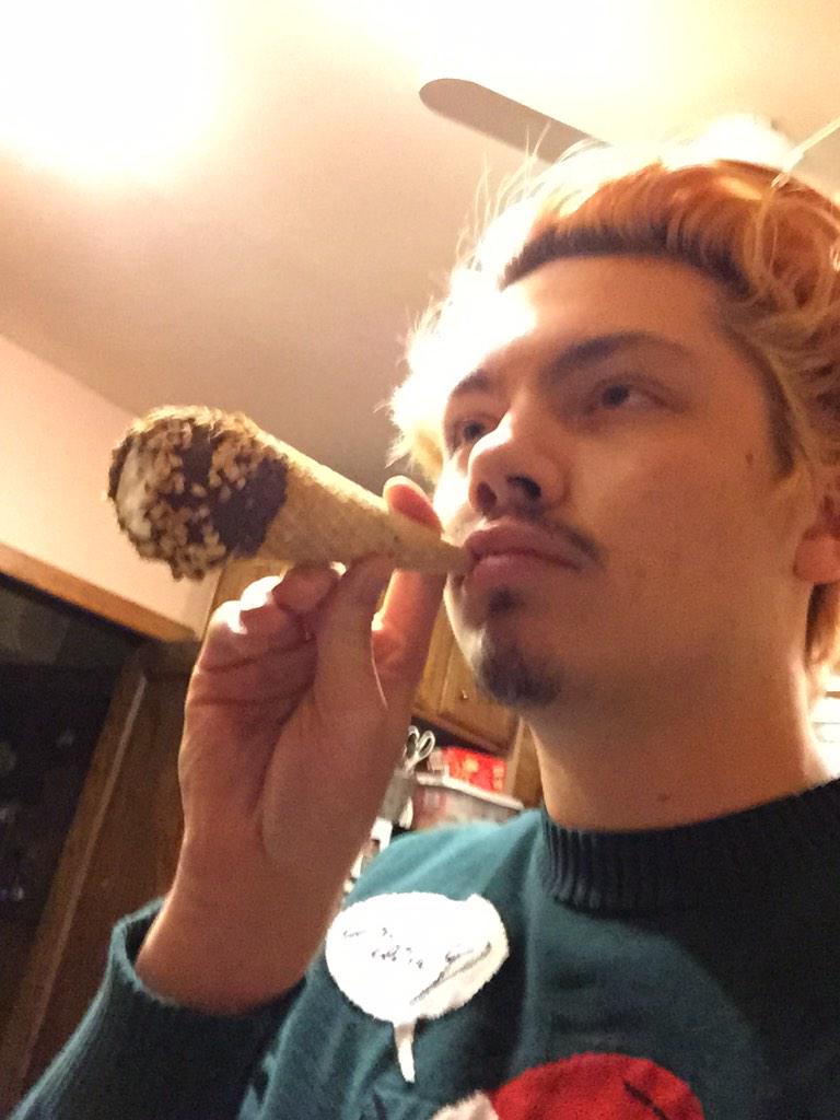 thor__cb's tweet photo. Smoke cream everyday http://t.co/1vlICnA6hp