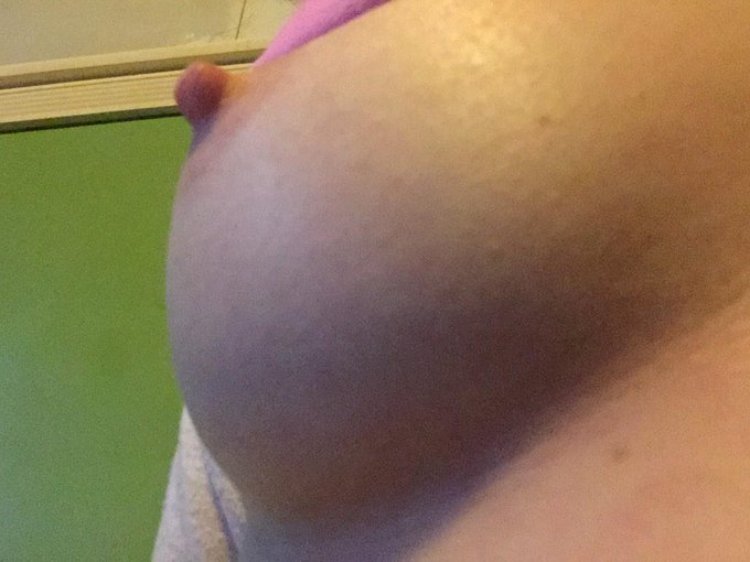 Nipple! http://t.co/6v1gTTtHsa<a href="/tag/upskirt"class="tags"><span>#upskirt</span></a><a href="/tag/rightnow"class="tags"><span>#rightnow</span></a><a href="/tag/seemelive"class="tags"><span>#seemelive</span></a>
