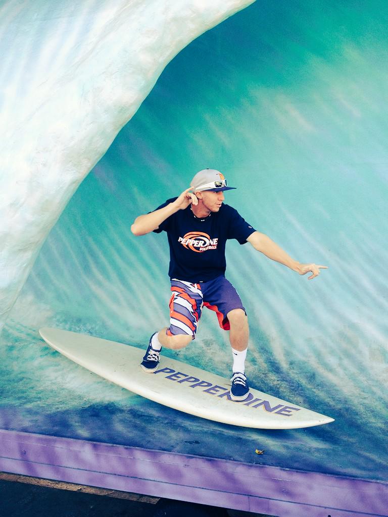 riley_moore6's tweet photo. Been too long since I've tucked into a nice shack. #Barrels #UrbanBarrels #ShackCity #JohnnyHardKick #WaveOfTheWinter http://t.co/4YdAyyvHF5