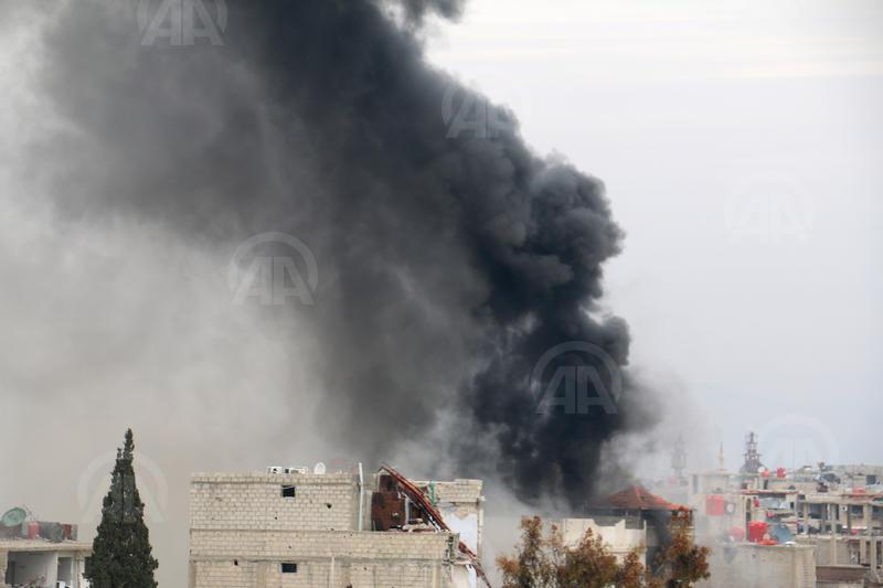 anadoluagency's tweet photo. #Assade regime forces hit Aleppo's #Daraa with barrel bomb
#AA http://t.co/uevzXi5IvW