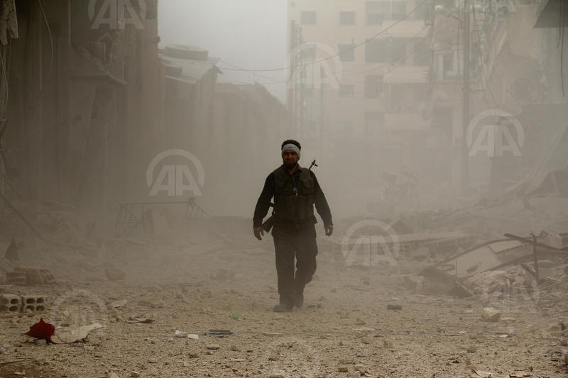 anadoluagency's tweet photo. #Assade regime forces hit Aleppo's #Daraa with barrel bomb
#AA http://t.co/uevzXi5IvW