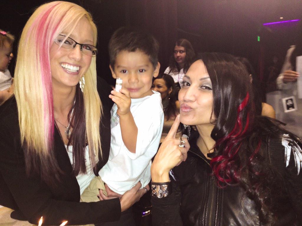 messylilsmiles's tweet photo. Thank you to the lovely @autiangel for the Lip Balm love! #angelsonwheels #messylittlesmiles #celebgifting #pinkhair http://t.co/h39BOVJsfh