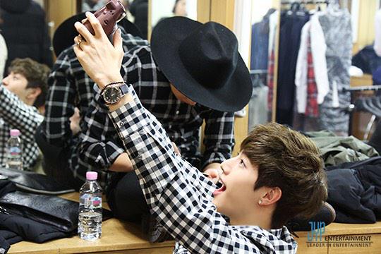 Hongki_BOT's tweet photo. แบมแจ็คมาร์ค ว้าววววววหล่อๆทั้งนั้นเราแก่ไปเลย555555 http://t.co/jDMCUkHMLH