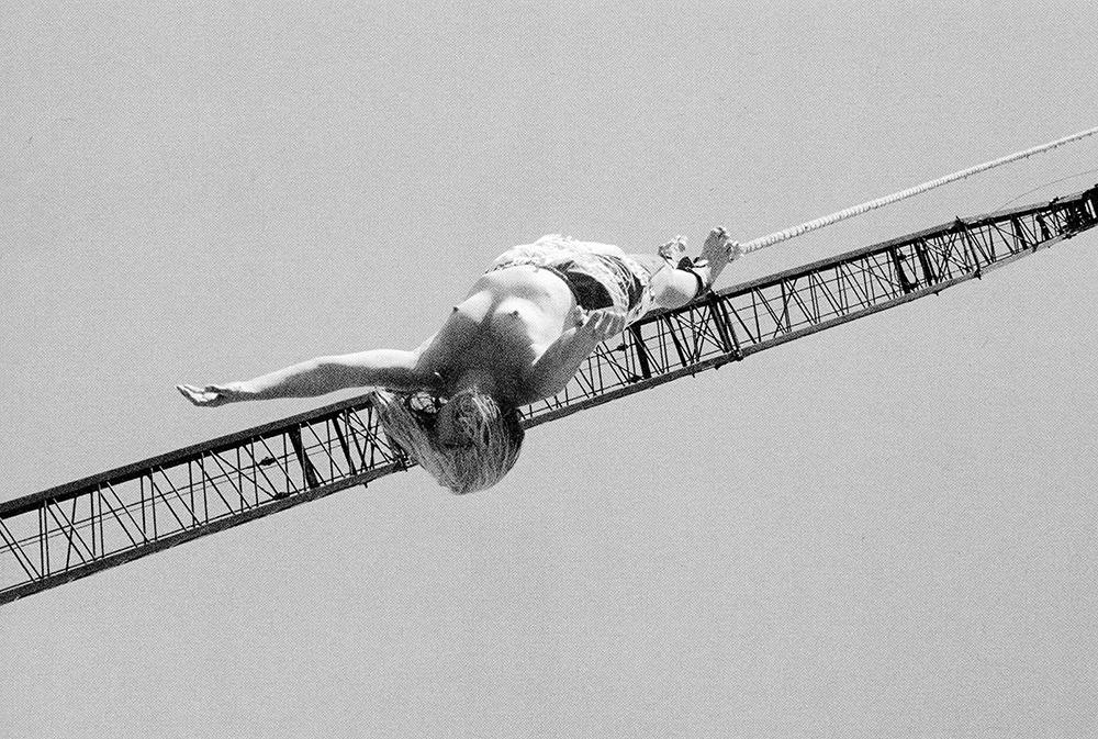 Debbie Harry bungee jumping topless in New Zealand, 1990.Photographed by Ch...