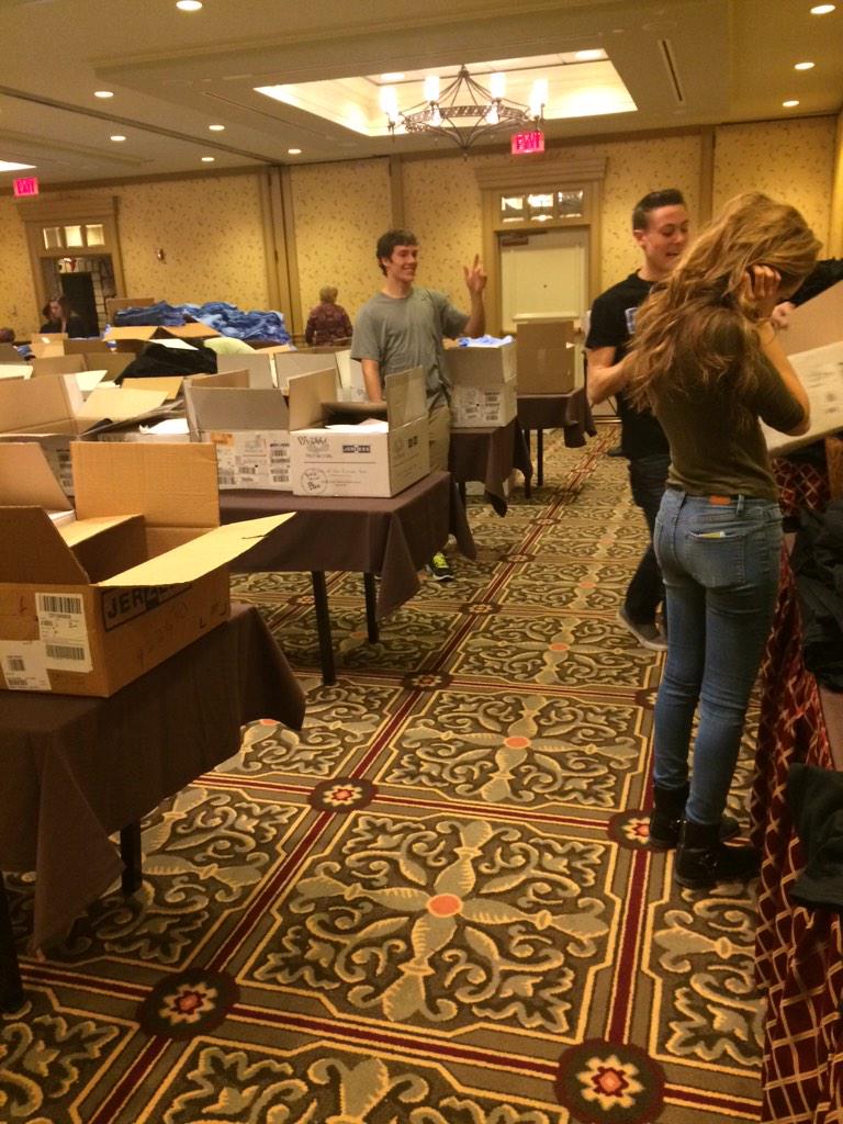 DECA_Jamie's tweet photo. state officers preppin for states Tomorrow!!! http://t.co/OJ8AZxWeeD