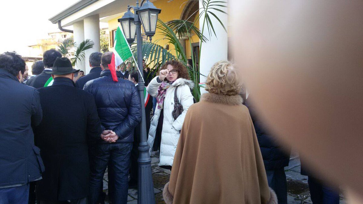 espositoluci's tweet photo. A #Giugliano per la consegna di Villa #Ammaturo ai cittadini. Sarà un centro sportivo polifunzionale. #BeniConfiscati http://t.co/FfQW4tJJ0q
