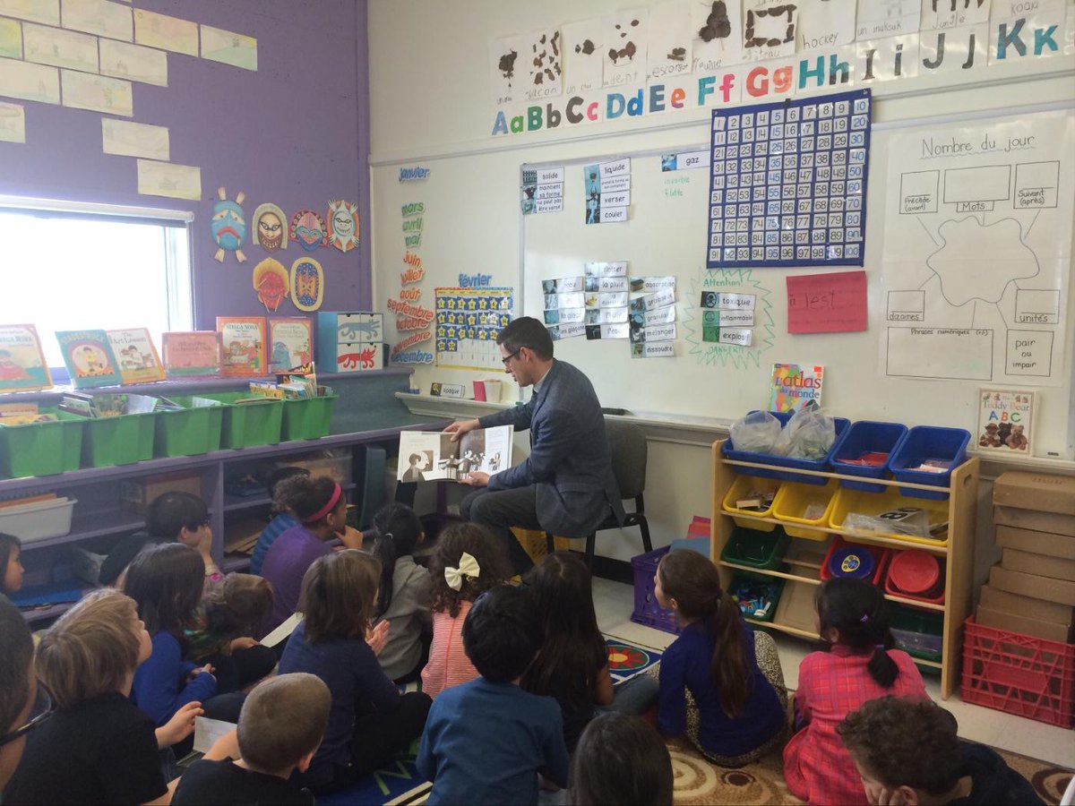 BelmontEcole's tweet photo. Mayor Bowman est venu lire "Extra Yarn" avec la salle 3. Thank you for your visit @Mayor_Bowman @Bowman4Wpg http://t.co/nNzeHSv58d