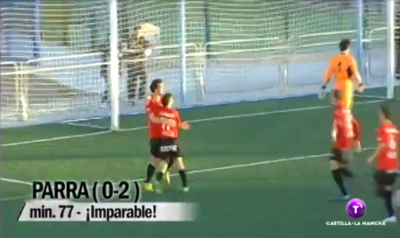 DeportesCMM's tweet photo. RT si crees que el gol de Parra para el @CPVillarrobledo es el mejor de la jornada: http://t.co/RmDROsuZ81 http://t.co/qi78mt7jLx