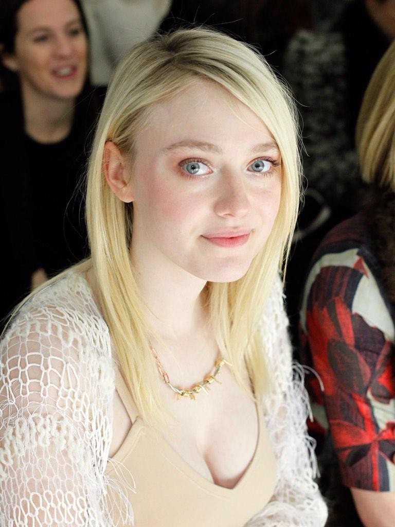 Happy 21st Birthday Dakota Fanning!!!   