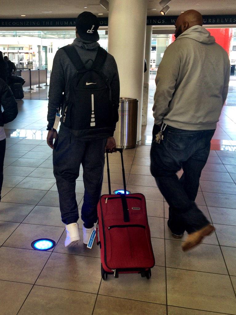 _dwilliams22's tweet image. ✌️✌️✈️ #back2TheBasic 🏀