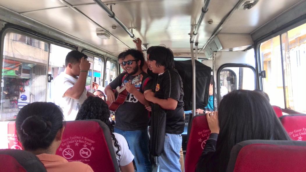 bellaayala71's tweet photo. Concierto en bus @elsistema @fosjiem  #ElSistemaCumple40  Merida .. http://t.co/I6Wcpmy435