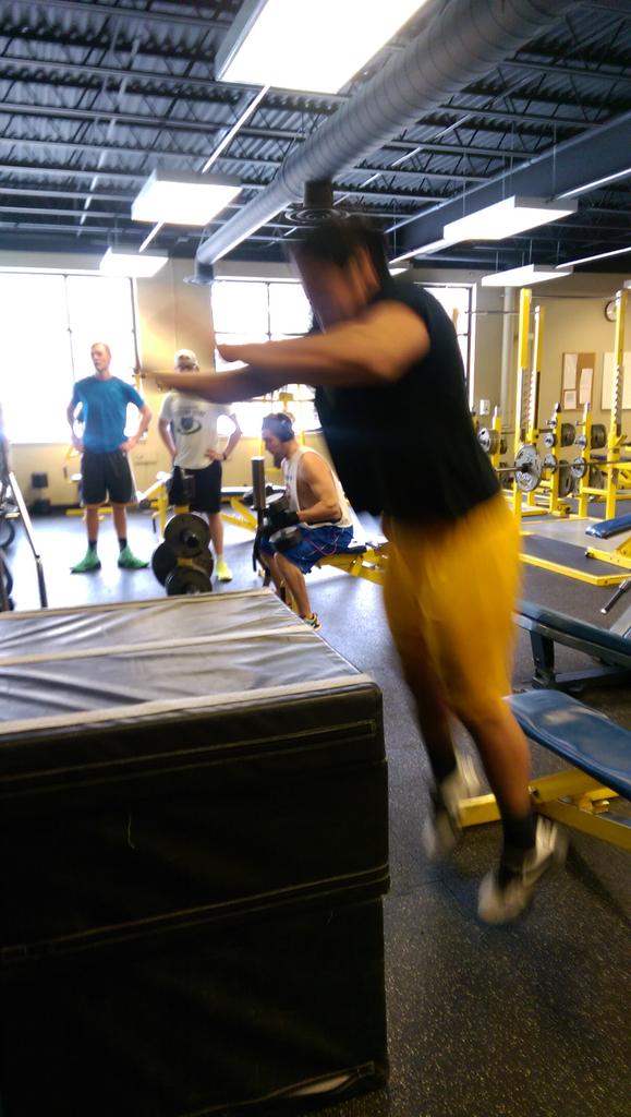 CSS_Strength's tweet photo. Be explosive or get left #builtbyCSS #AQ5 #sucCeSS #proCeSS @chicosixdeuce http://t.co/nbZSMUQacY