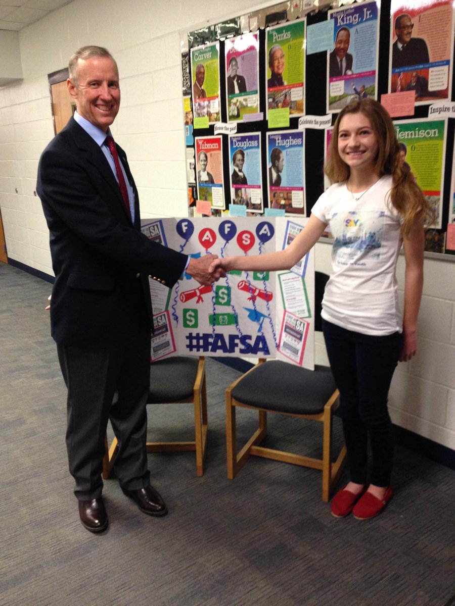 UPpartnershipSA's tweet image. @SAYouthCom  alongside TUCAC and @TheSAEP for @StudentAidSA and students got $$$ for college! City Council showed up!