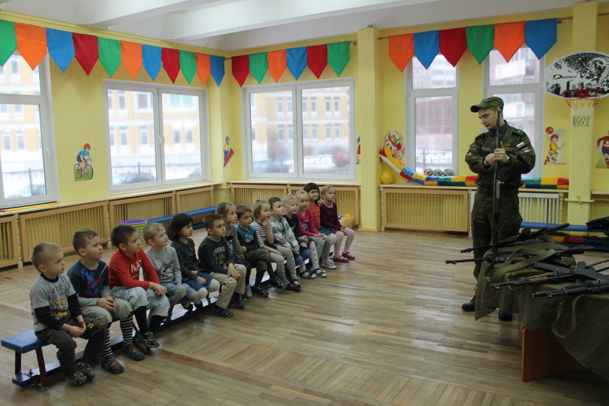 23 февраля дети учатся в школе 2024. Патриотическое в детском саду. Военные для ДОУ. Патриотизм в детском саду. Военный детский сад.